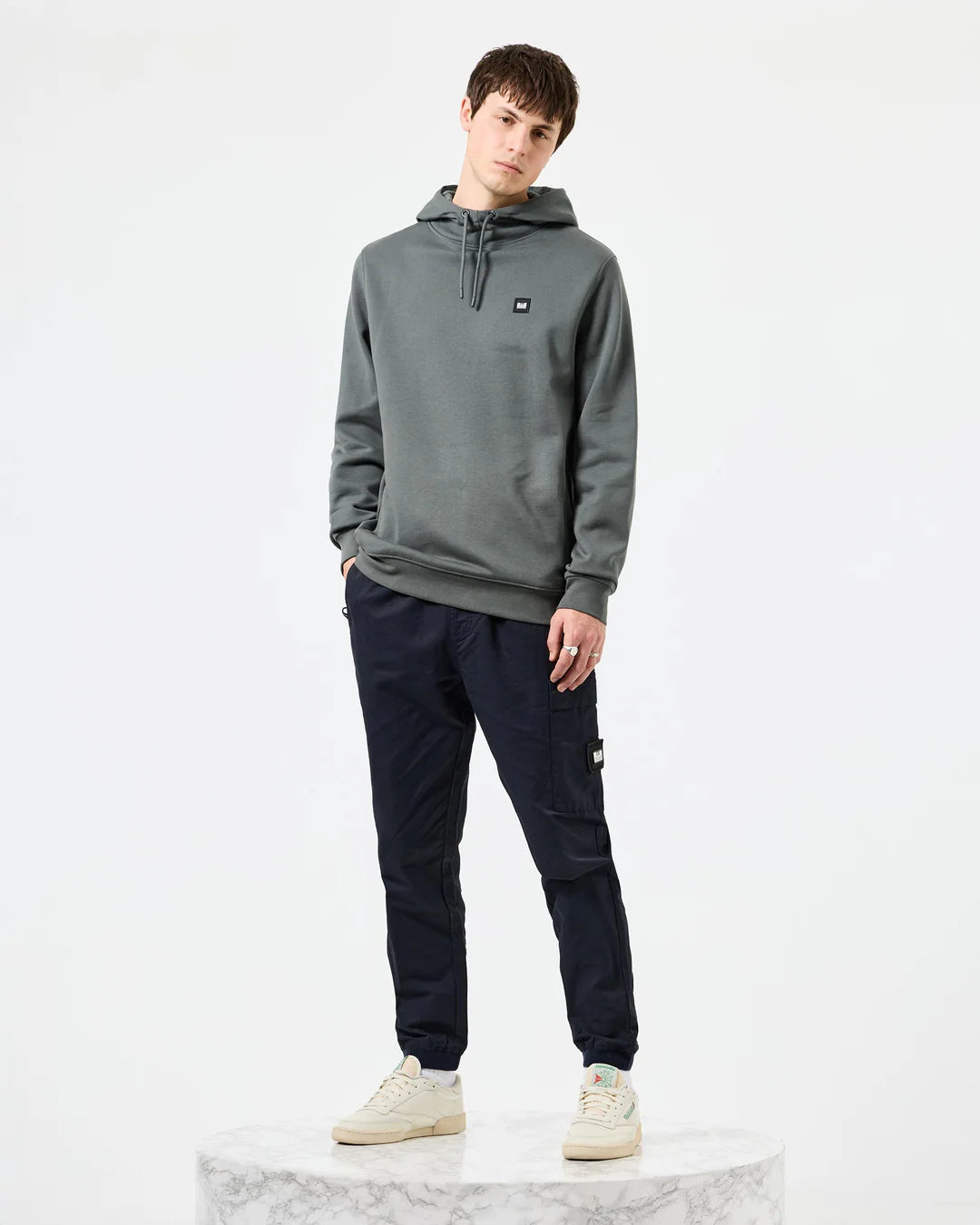 Weekend Offender Ribbe Badge Hoodie Zinc